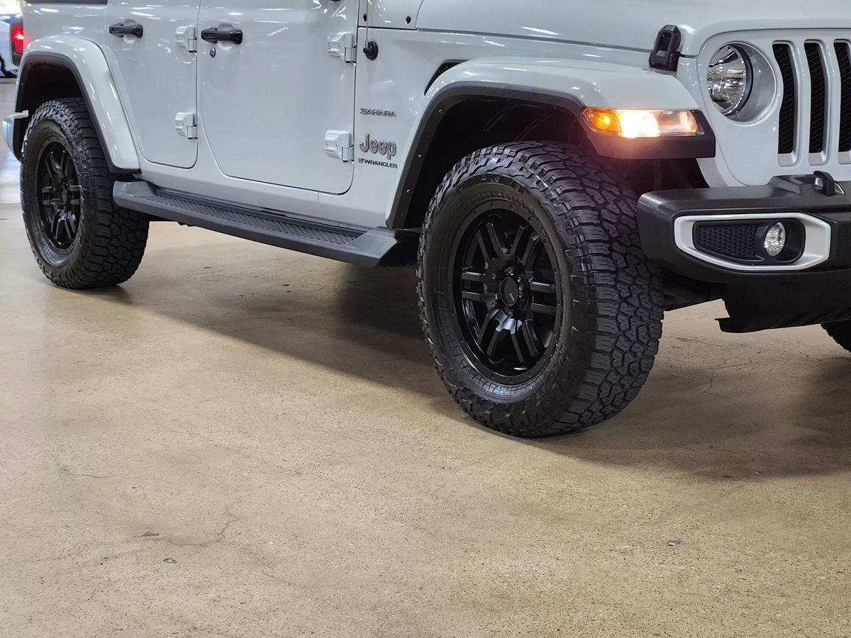 2023 Jeep Wrangler Sahara photo 13