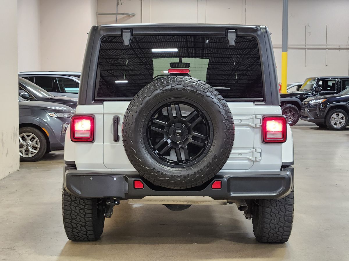 2023 Jeep Wrangler Sahara photo 8