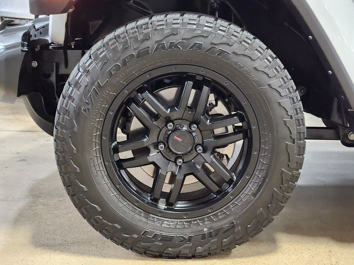 2023 Jeep Wrangler Sahara photo 19
