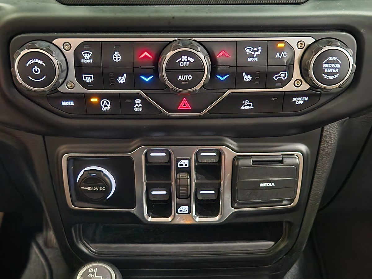 2023 Jeep Wrangler Sahara photo 27