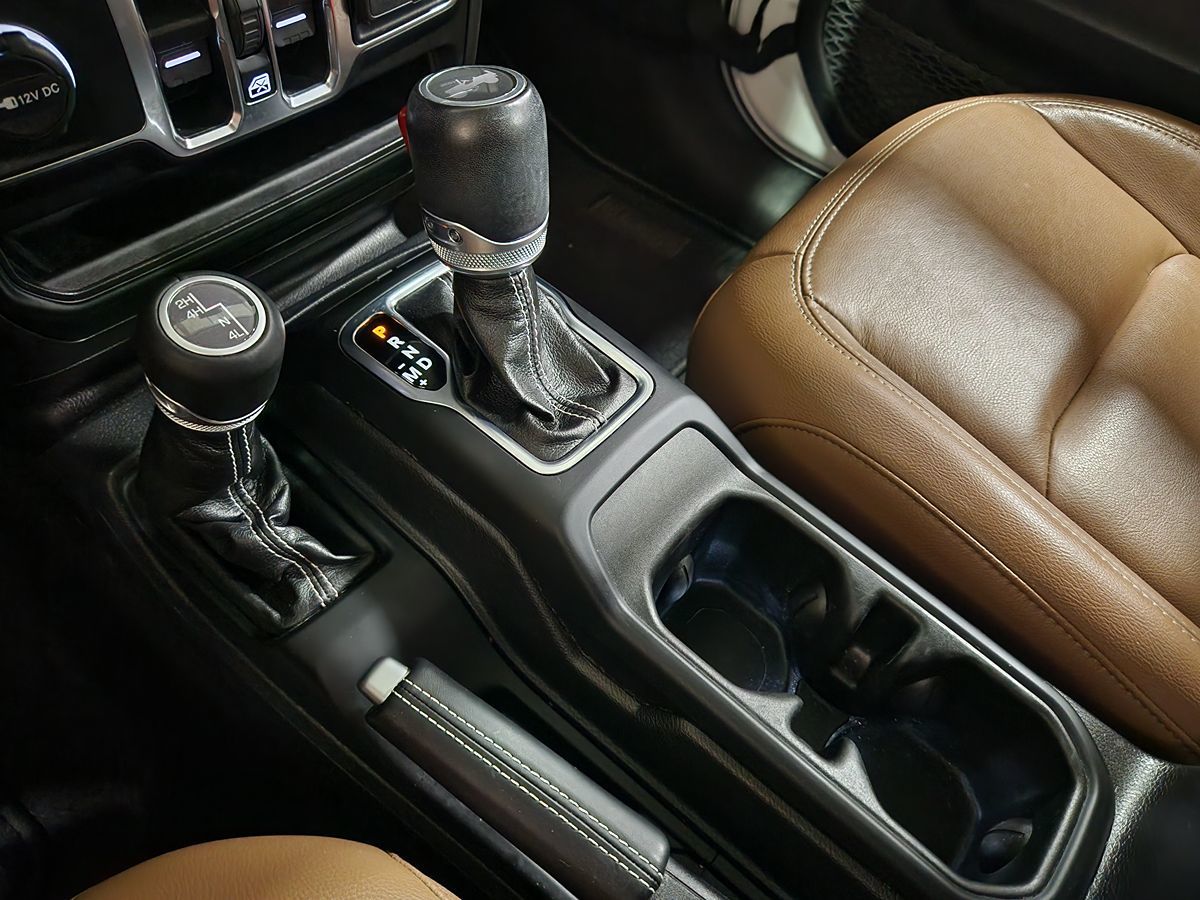 2023 Jeep Wrangler Sahara photo 28