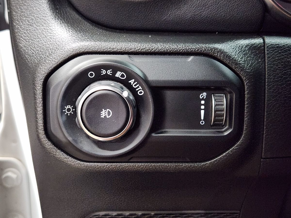 2023 Jeep Wrangler Sahara photo 31