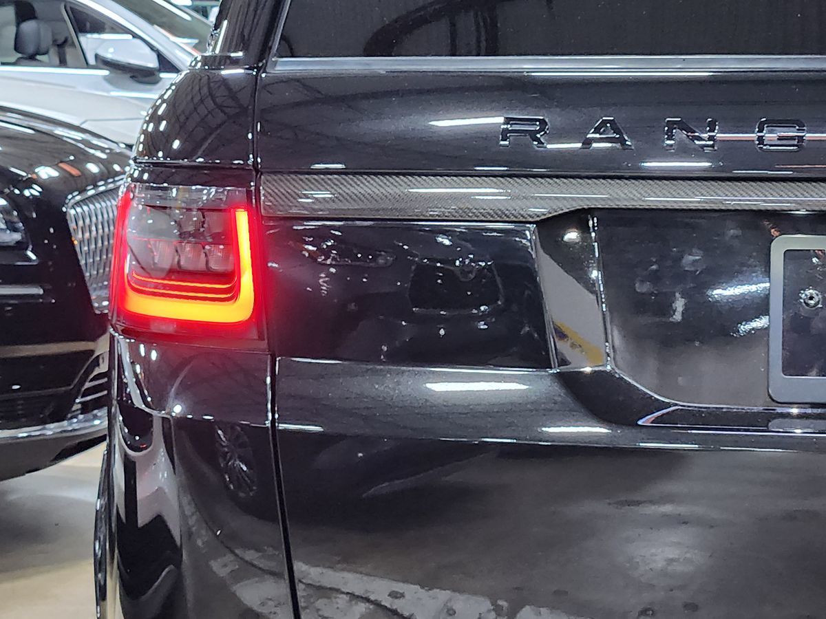 2020 Land Rover Range Rover Sport SVR photo 16