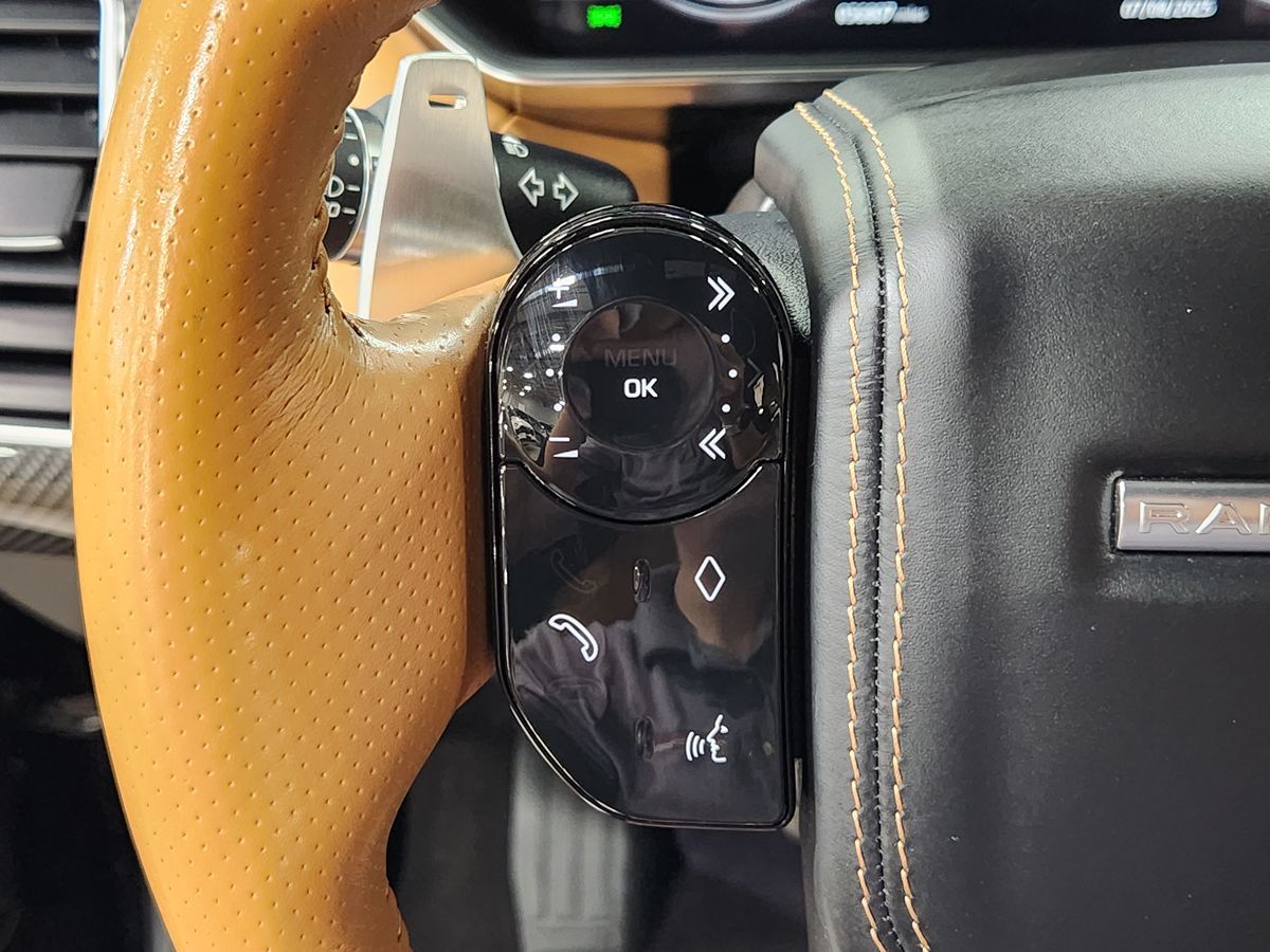 2020 Land Rover Range Rover Sport SVR photo 36