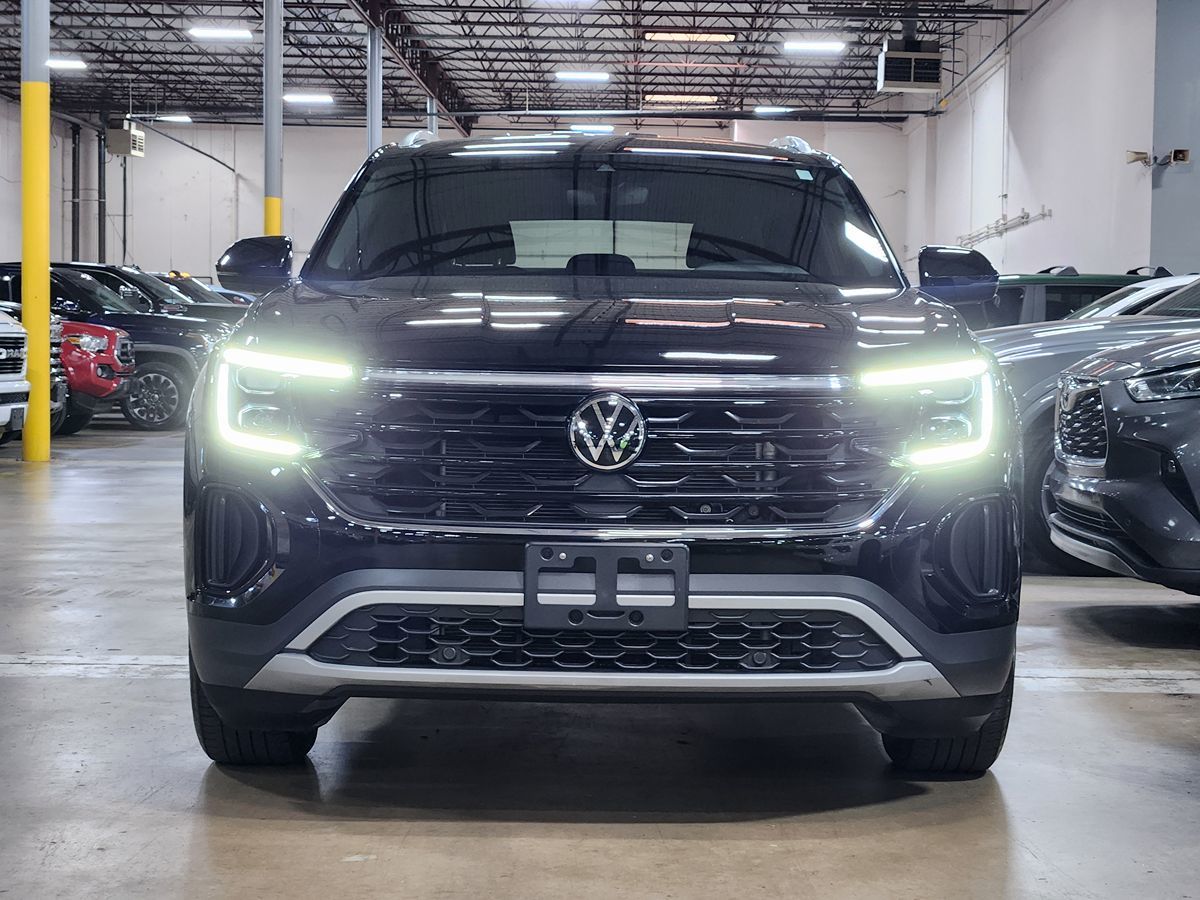 2024 Volkswagen Atlas Cross Sport SE photo 2