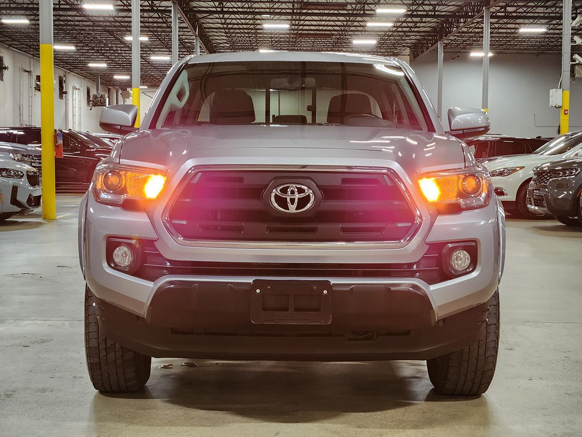 2017 Toyota Tacoma SR5 photo 2