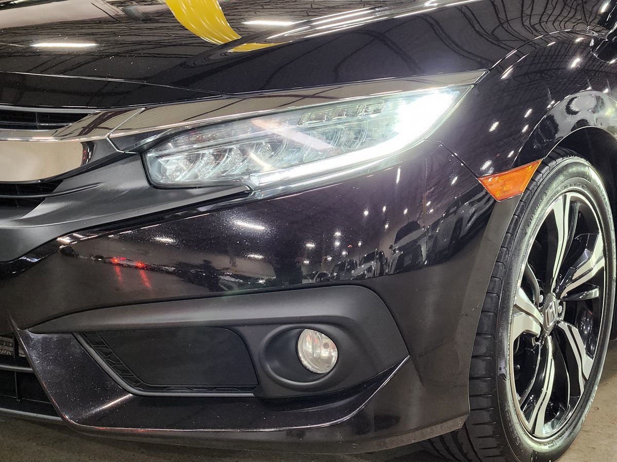 2018 Honda Civic Touring photo 11