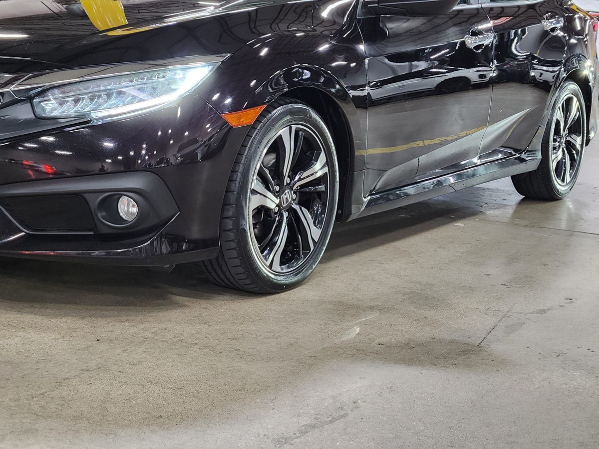 2018 Honda Civic Touring photo 13