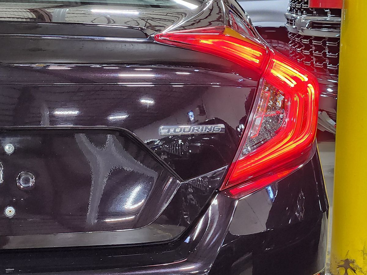 2018 Honda Civic Touring photo 16