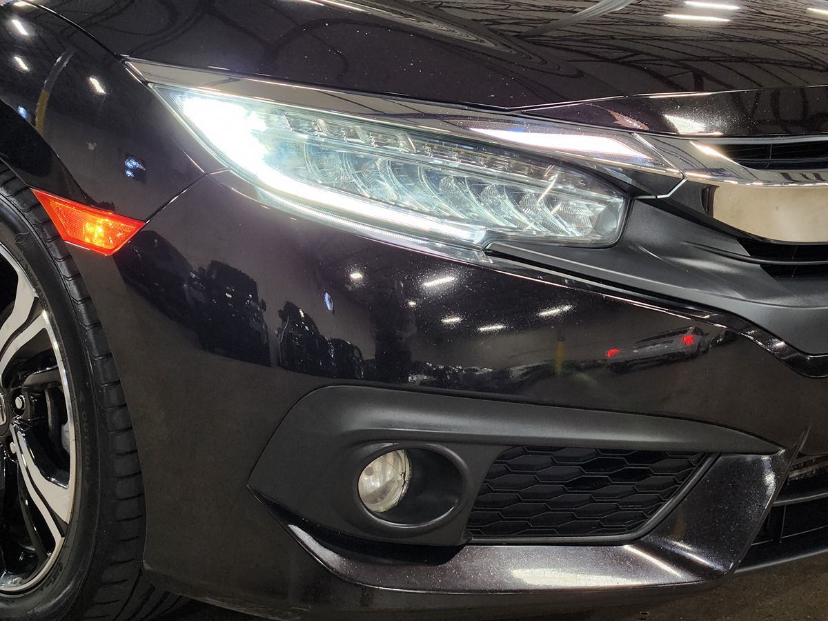 2018 Honda Civic Touring photo 10