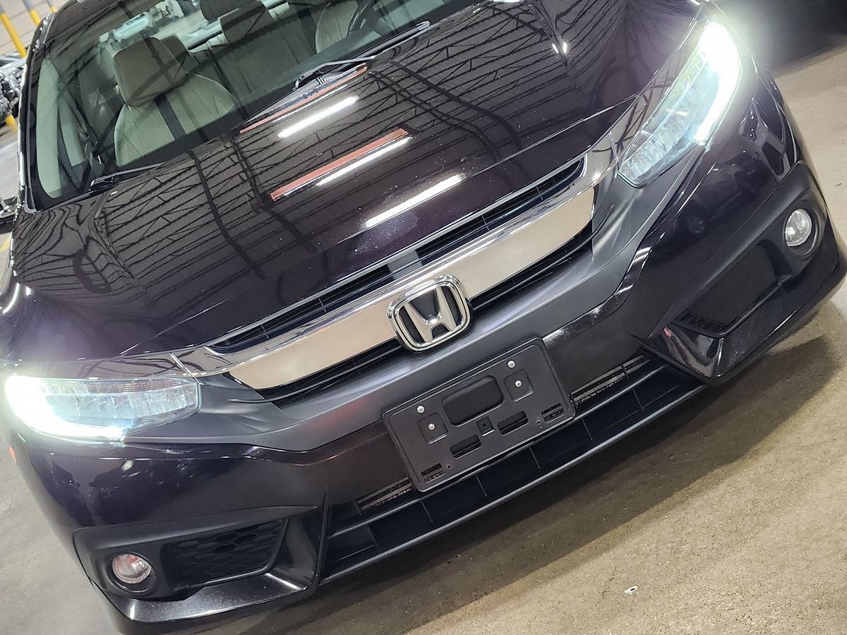 2018 Honda Civic Touring photo 14