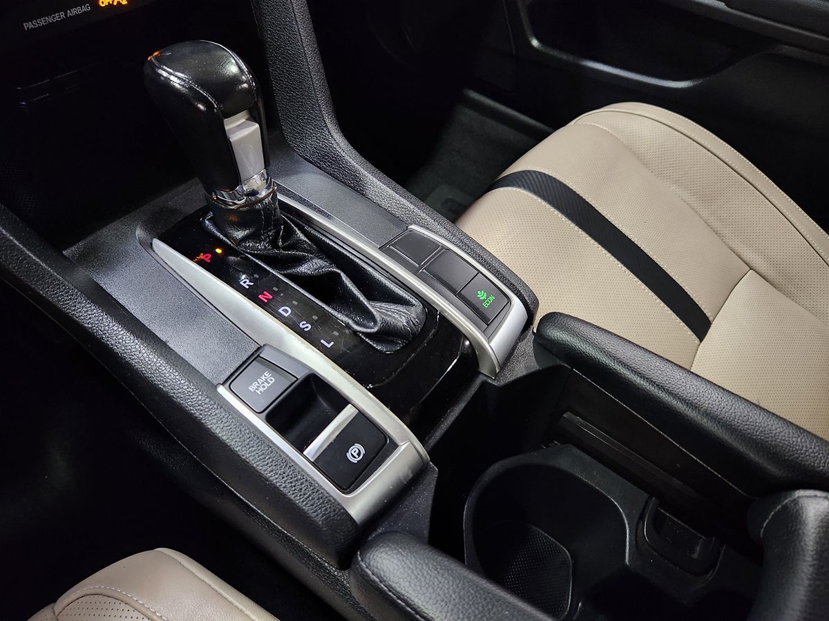 2018 Honda Civic Touring photo 27