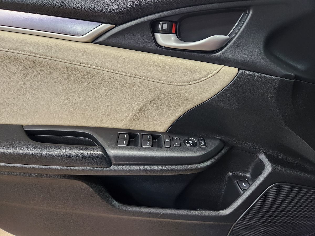 2018 Honda Civic Touring photo 30