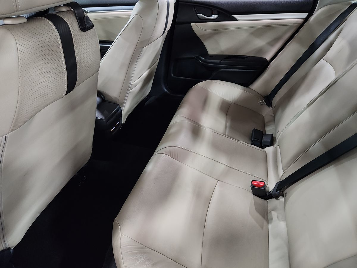 2018 Honda Civic Touring photo 39
