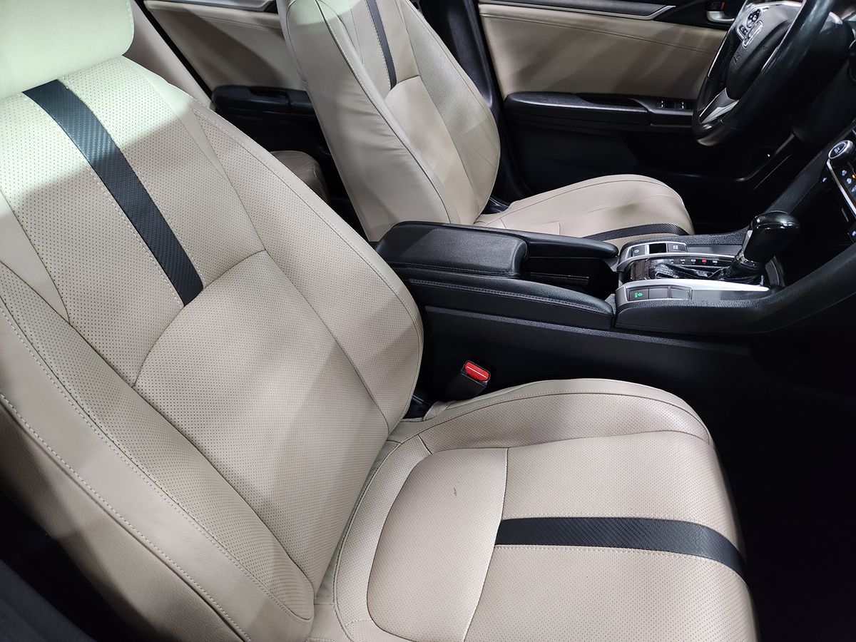 2018 Honda Civic Touring photo 23