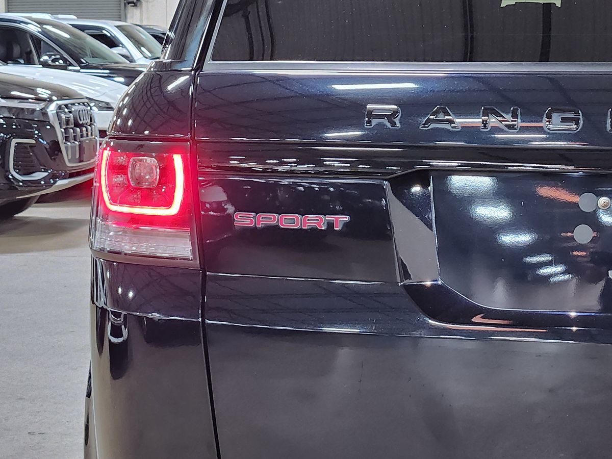2017 Land Rover Range Rover Sport HSE Dynamic photo 14