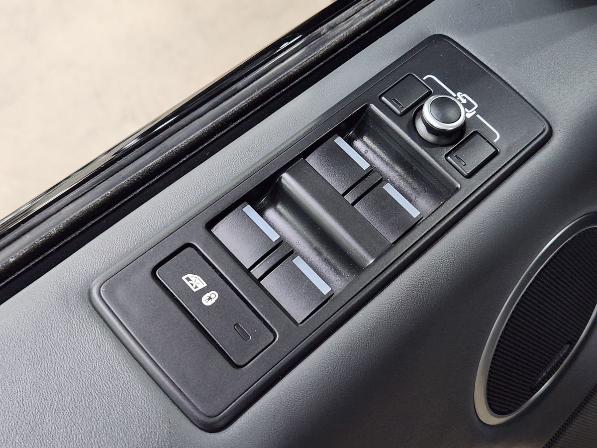 2017 Land Rover Range Rover Sport HSE Dynamic photo 32