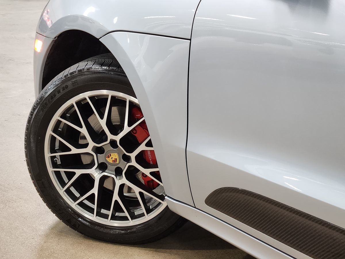 2016 Porsche Macan Turbo photo 18