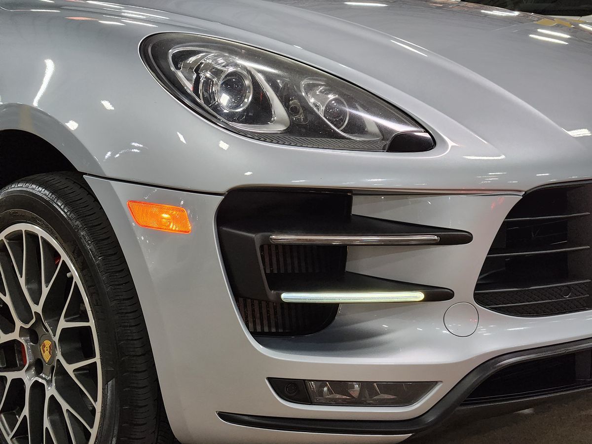 2016 Porsche Macan Turbo photo 11