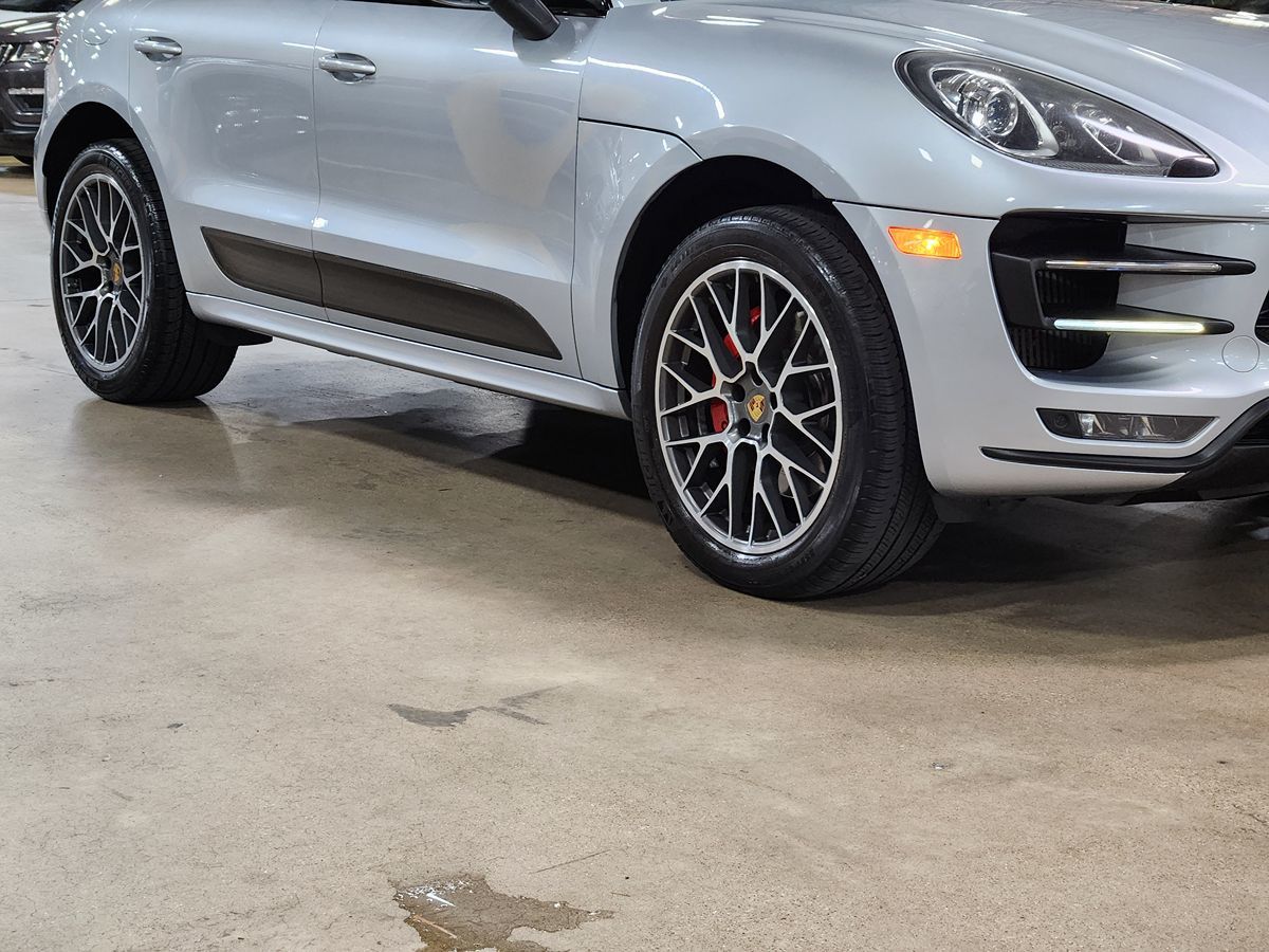 2016 Porsche Macan Turbo photo 13