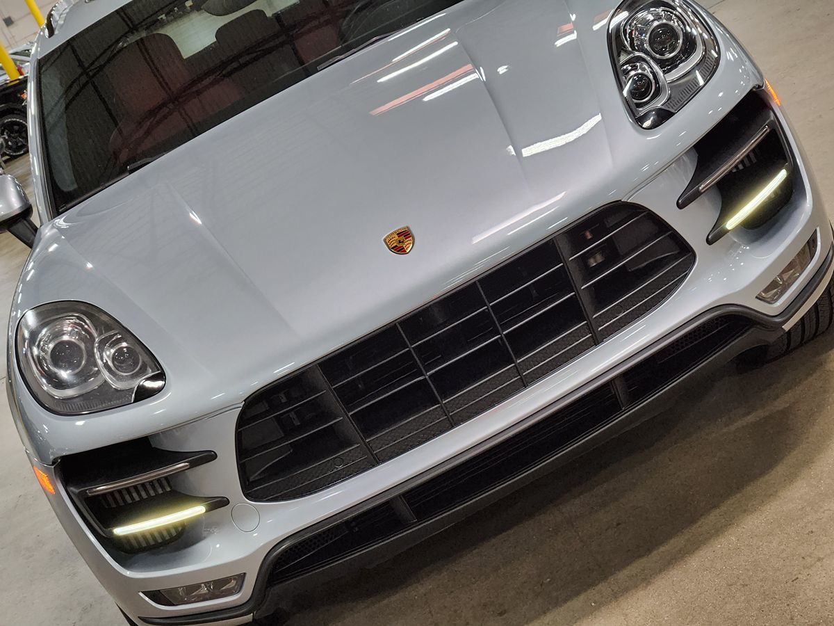 2016 Porsche Macan Turbo photo 15