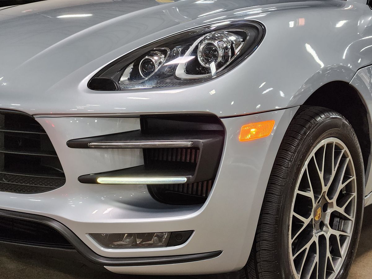 2016 Porsche Macan Turbo photo 12