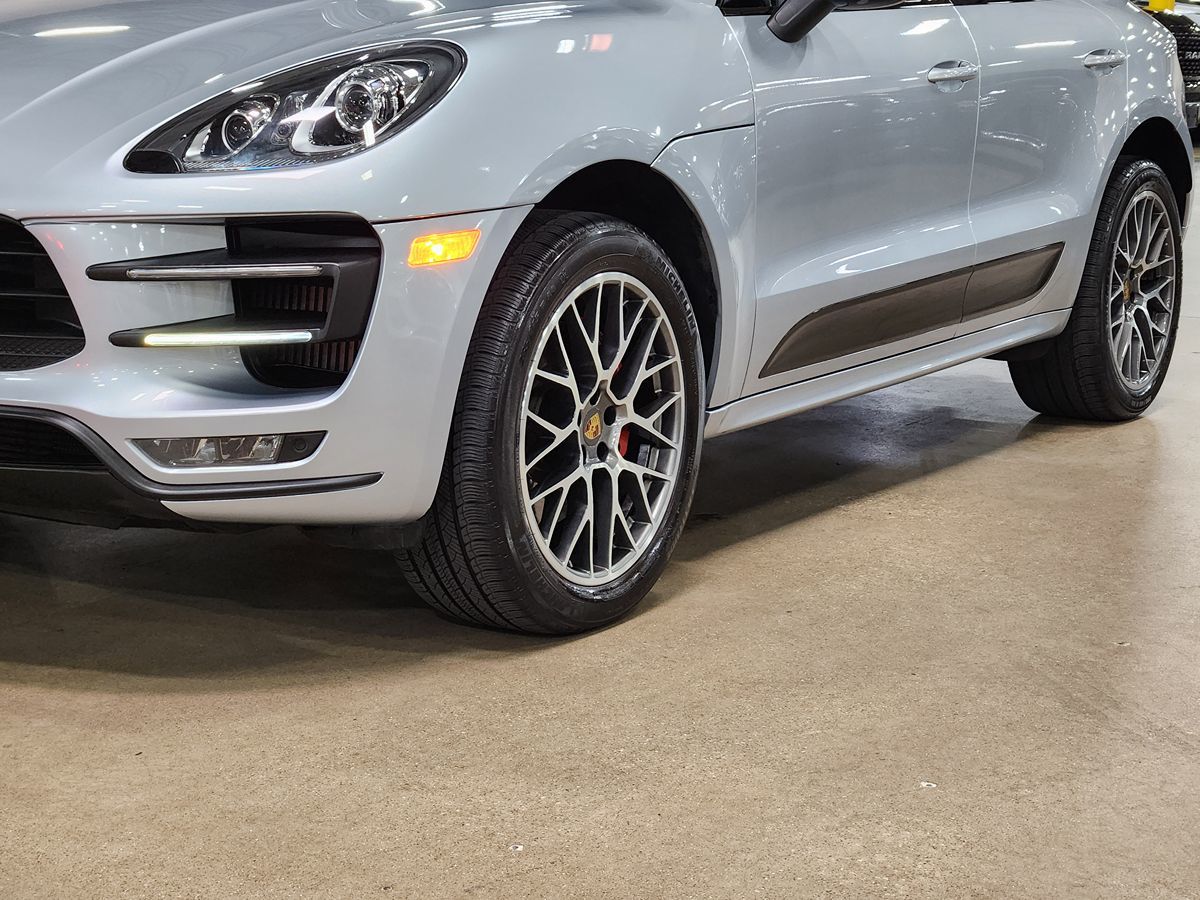 2016 Porsche Macan Turbo photo 14