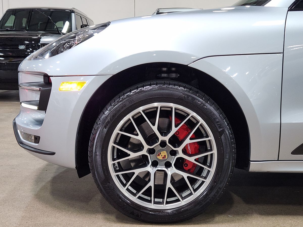 2016 Porsche Macan Turbo photo 4