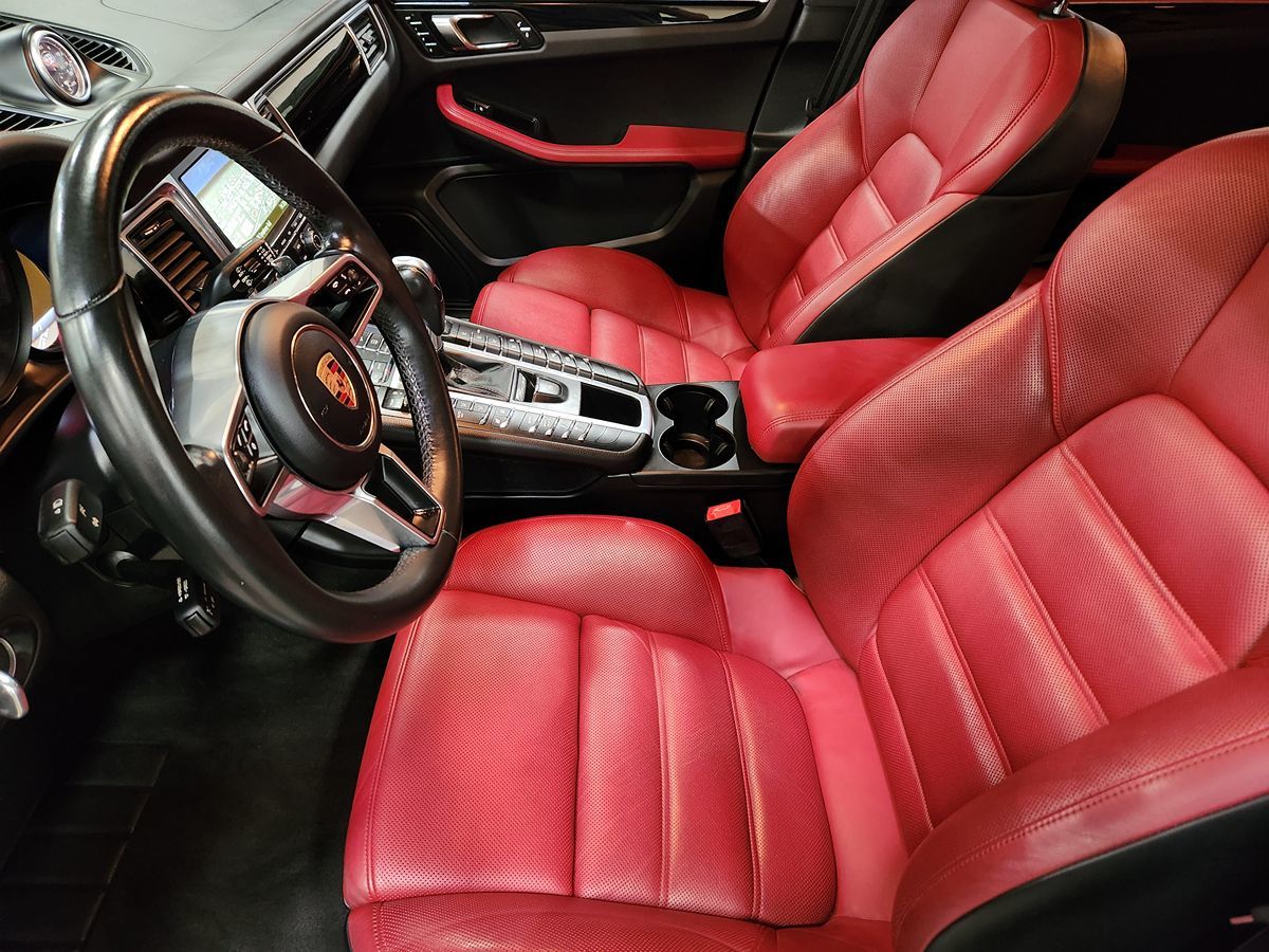 2016 Porsche Macan Turbo photo 21