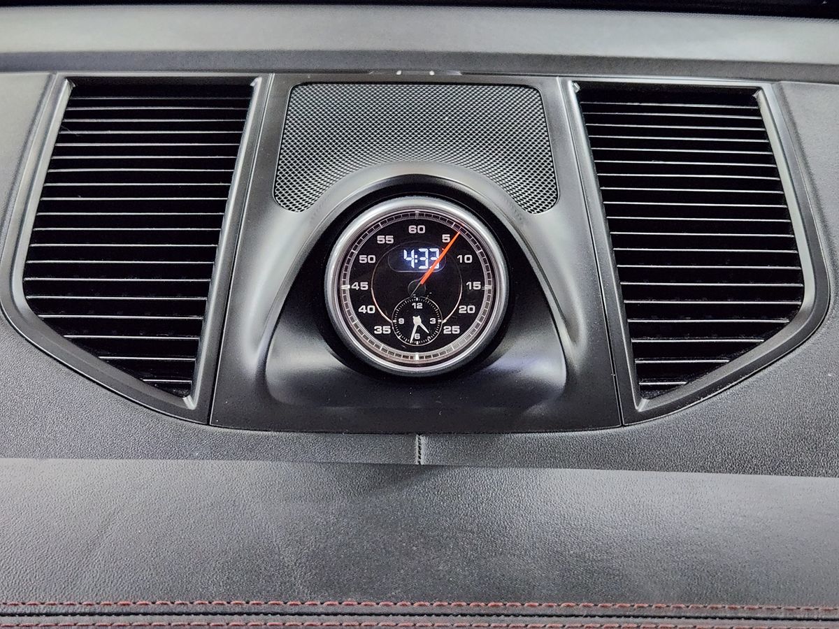 2016 Porsche Macan Turbo photo 26