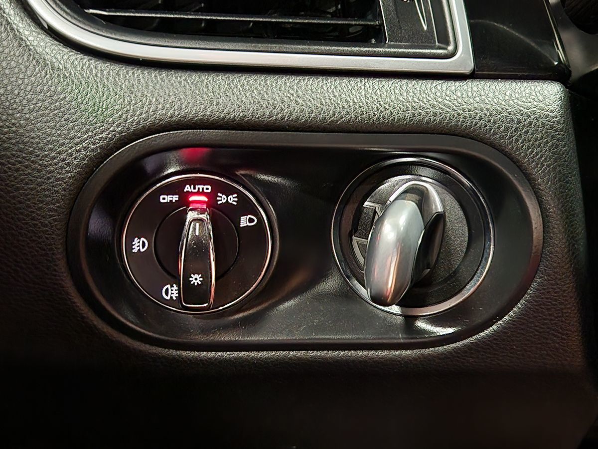 2016 Porsche Macan Turbo photo 32