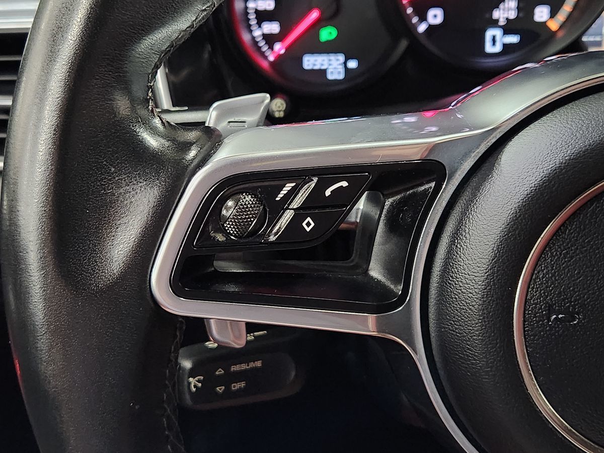 2016 Porsche Macan Turbo photo 38