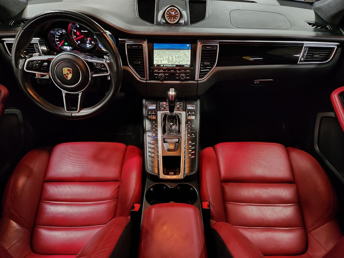 2016 Porsche Macan Turbo photo 36