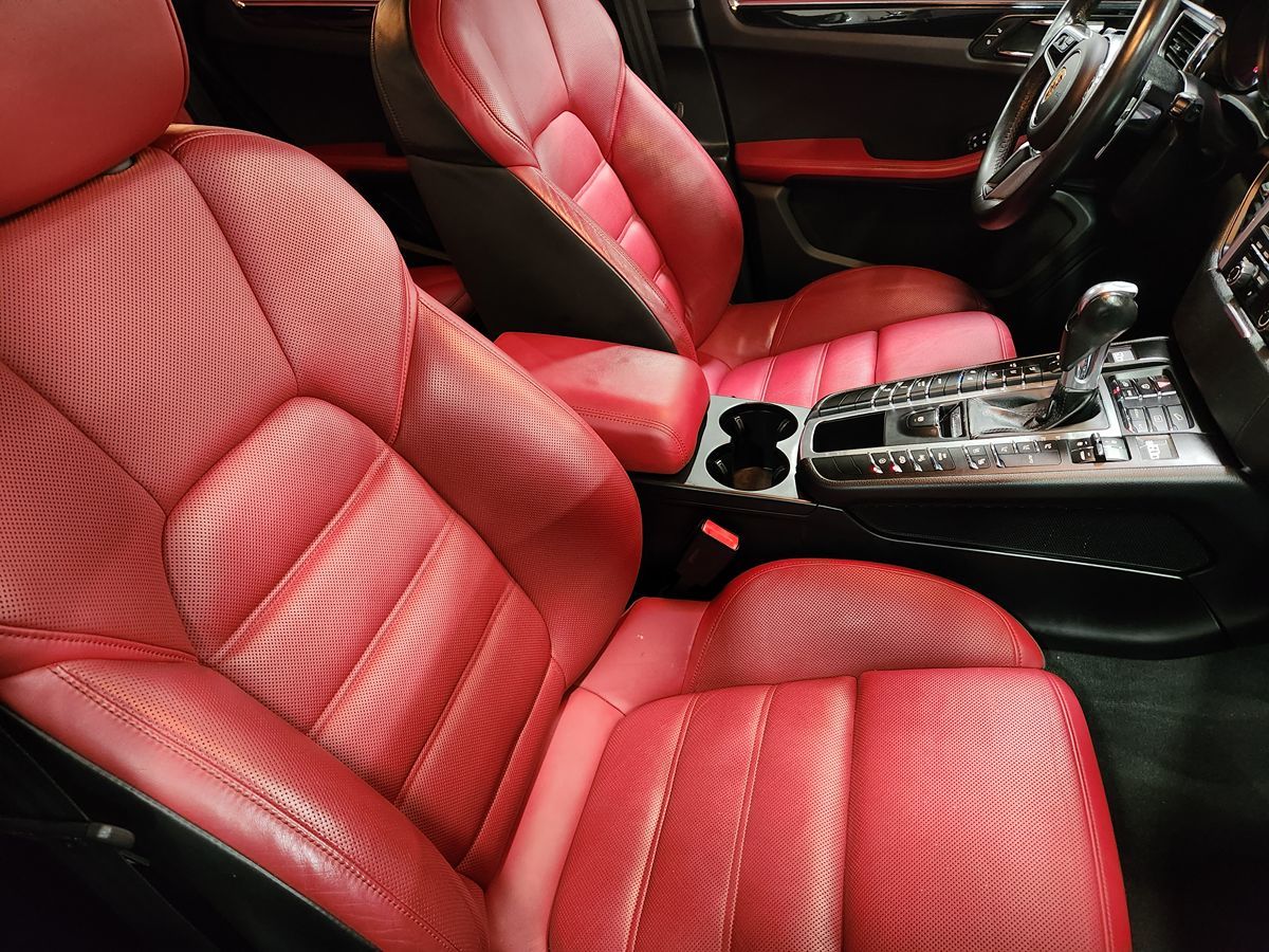 2016 Porsche Macan Turbo photo 23