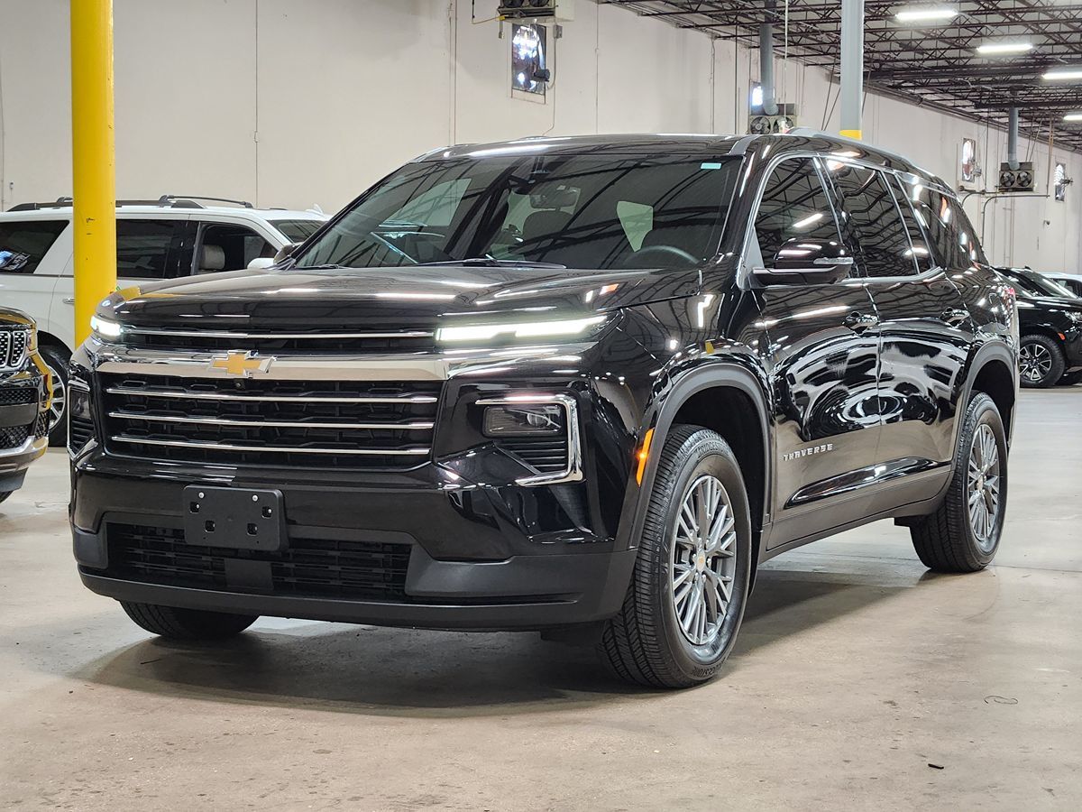 2024 Chevrolet Traverse photo 2