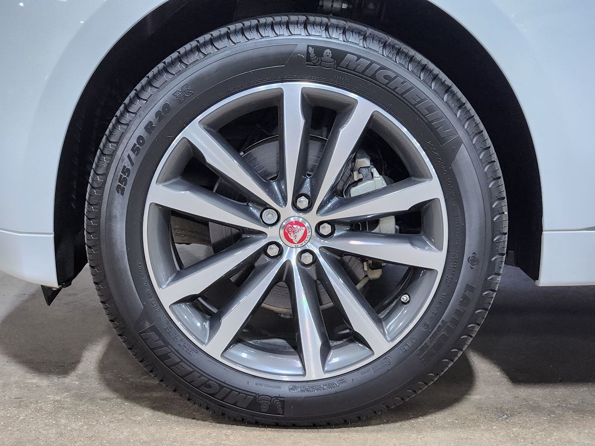 2020 Jaguar F-PACE R-Sport photo 17