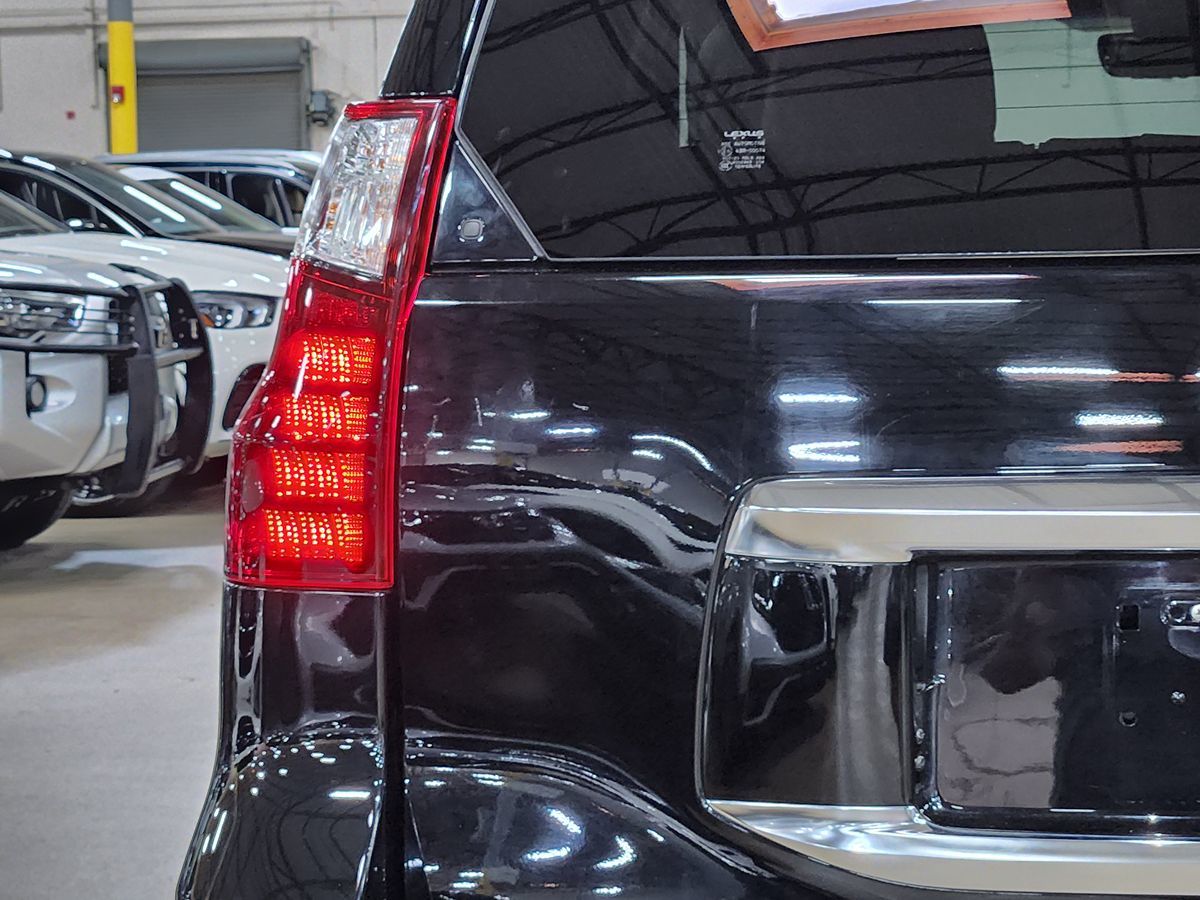 2021 Lexus GX 460 Luxury photo 9