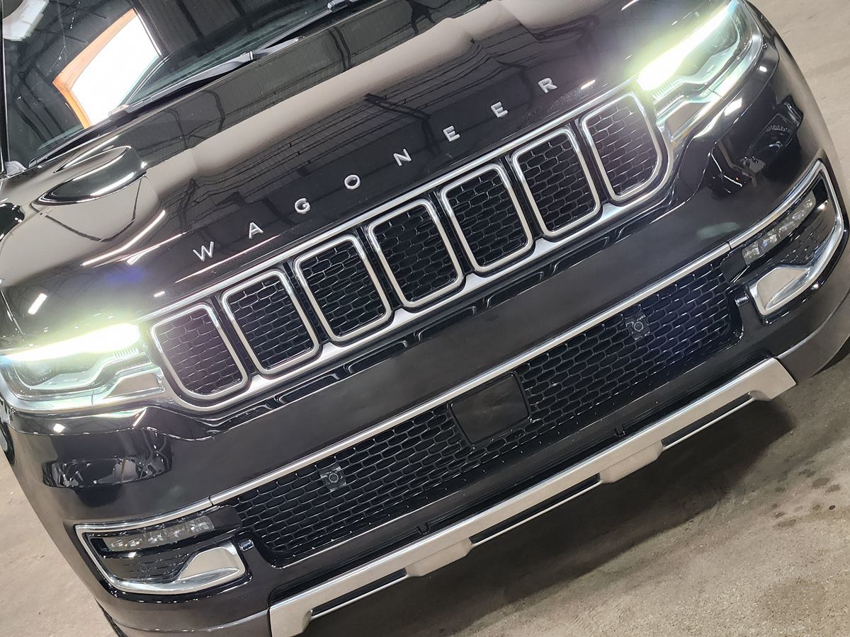 2022 Jeep Wagoneer Series III photo 12