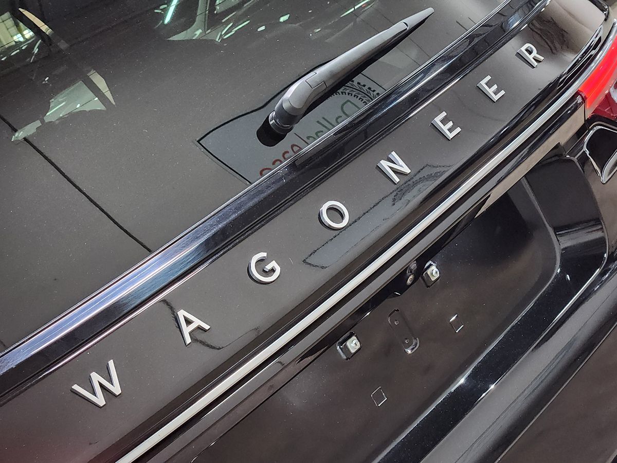2022 Jeep Wagoneer Series III photo 16