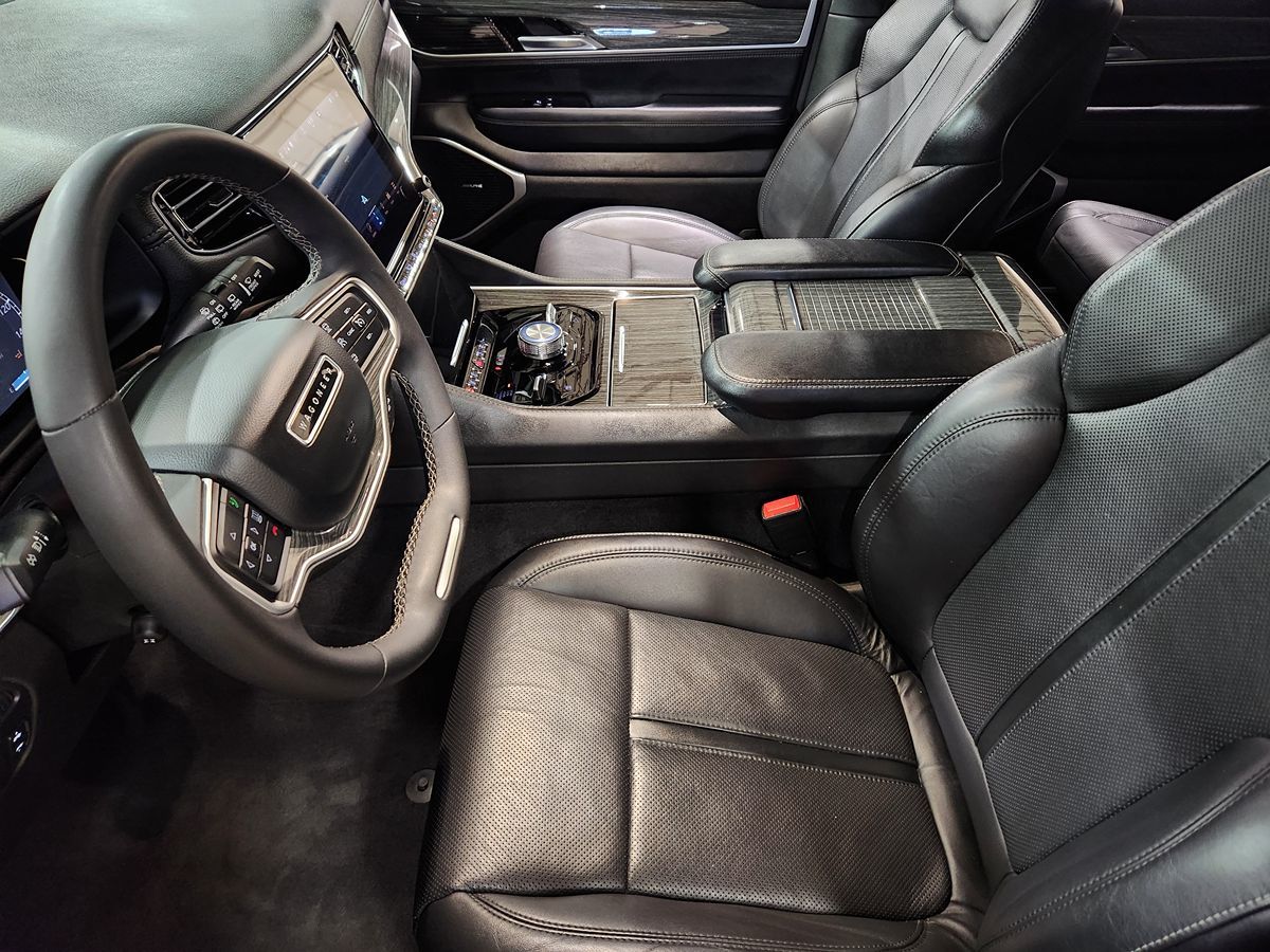 2022 Jeep Wagoneer Series III photo 23