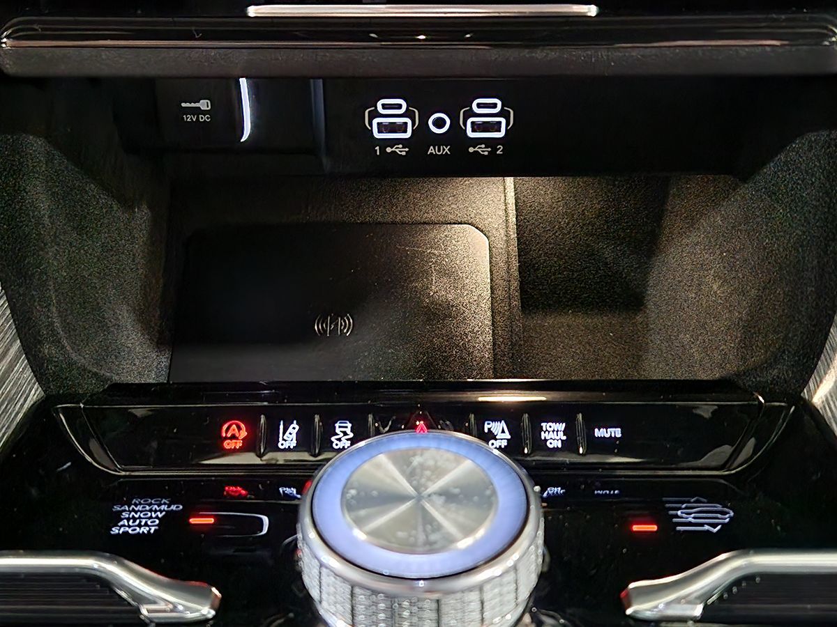 2022 Jeep Wagoneer Series III photo 28