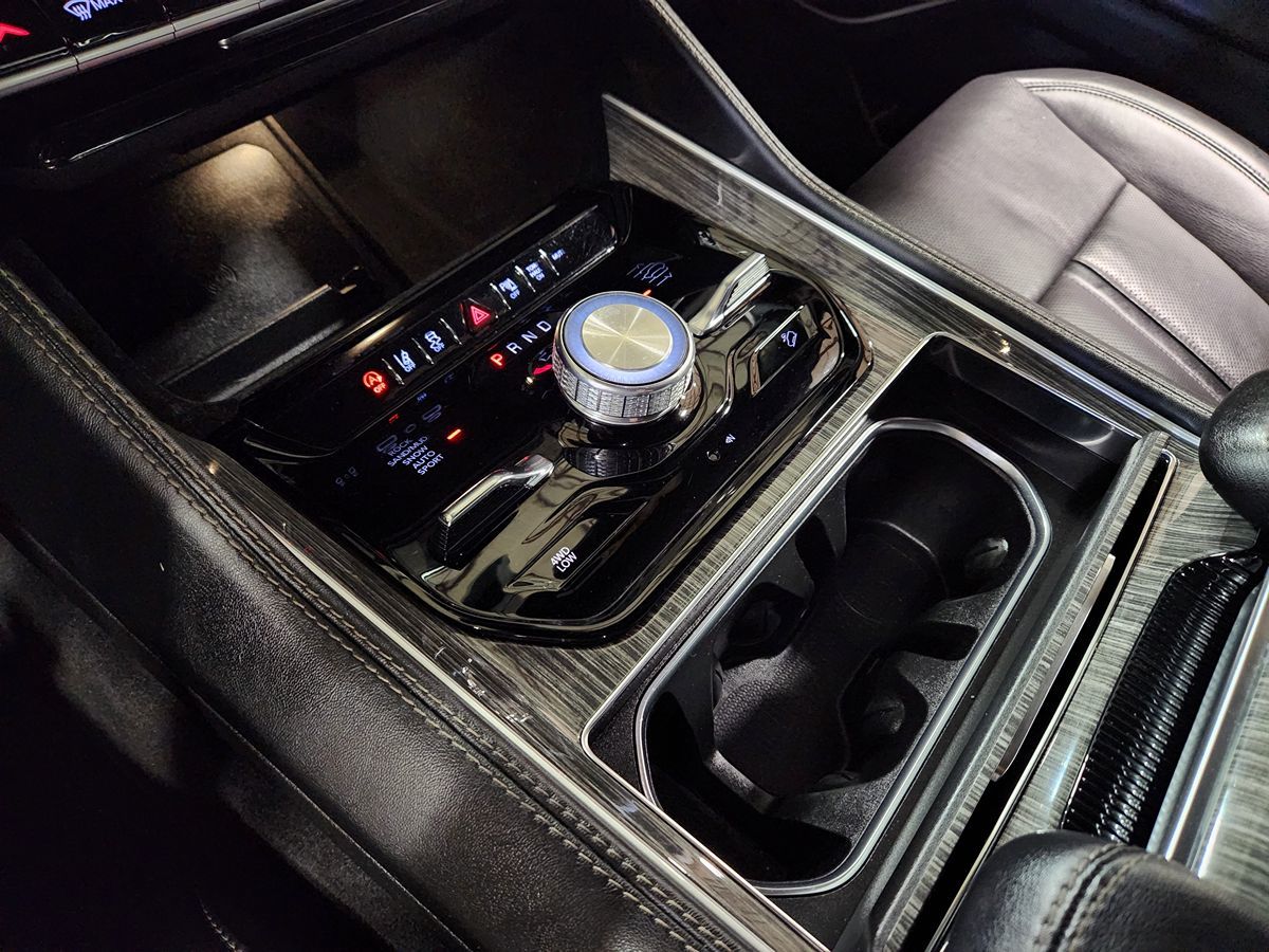 2022 Jeep Wagoneer Series III photo 29
