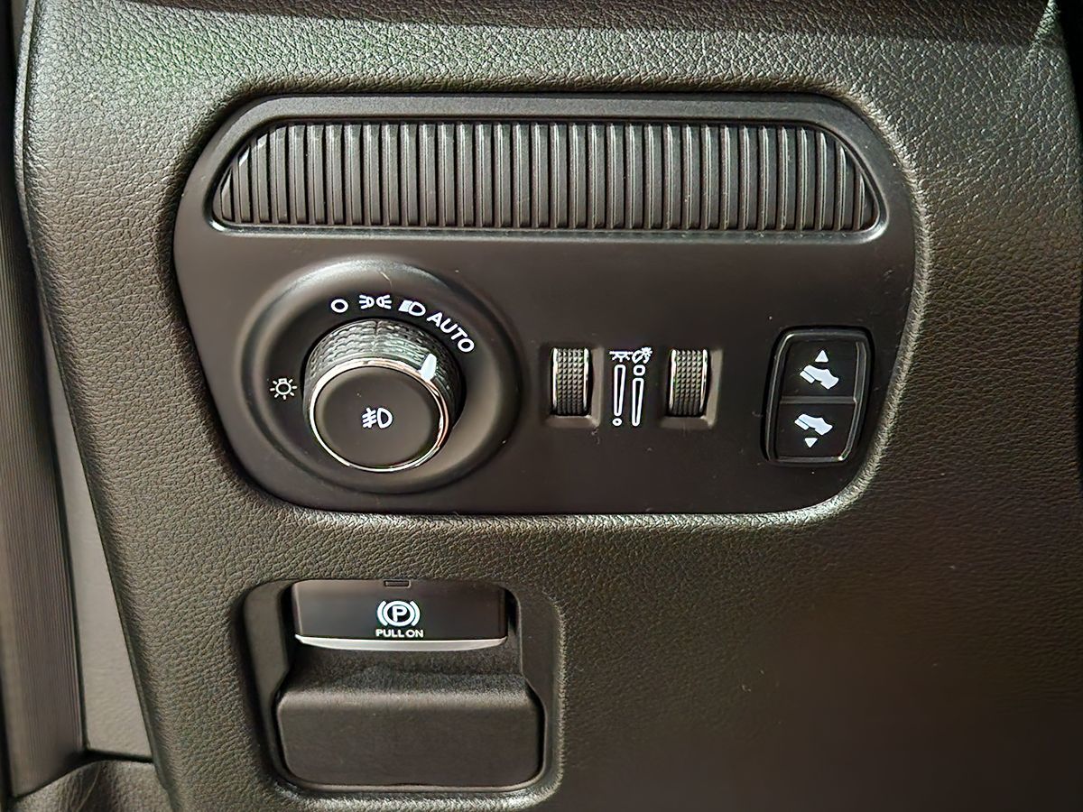2022 Jeep Wagoneer Series III photo 30