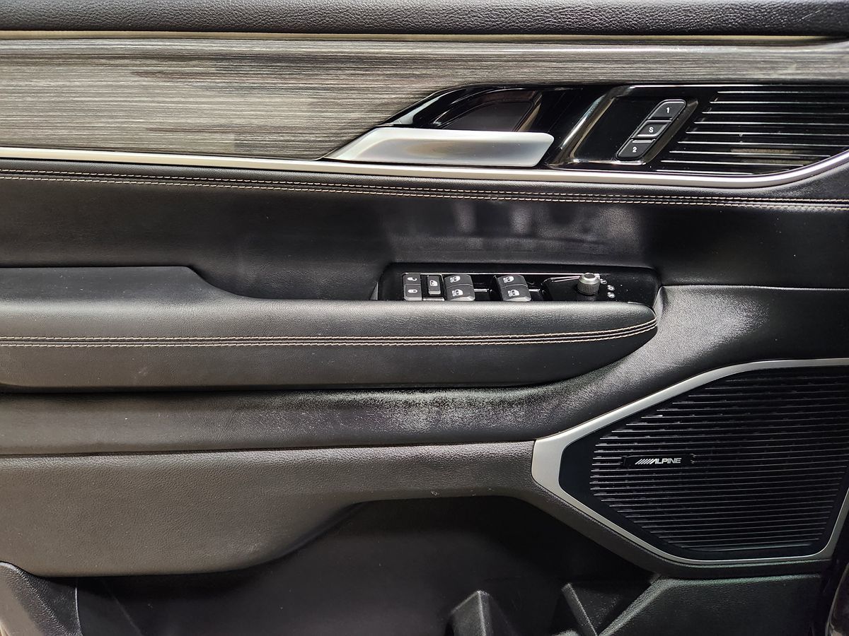 2022 Jeep Wagoneer Series III photo 31