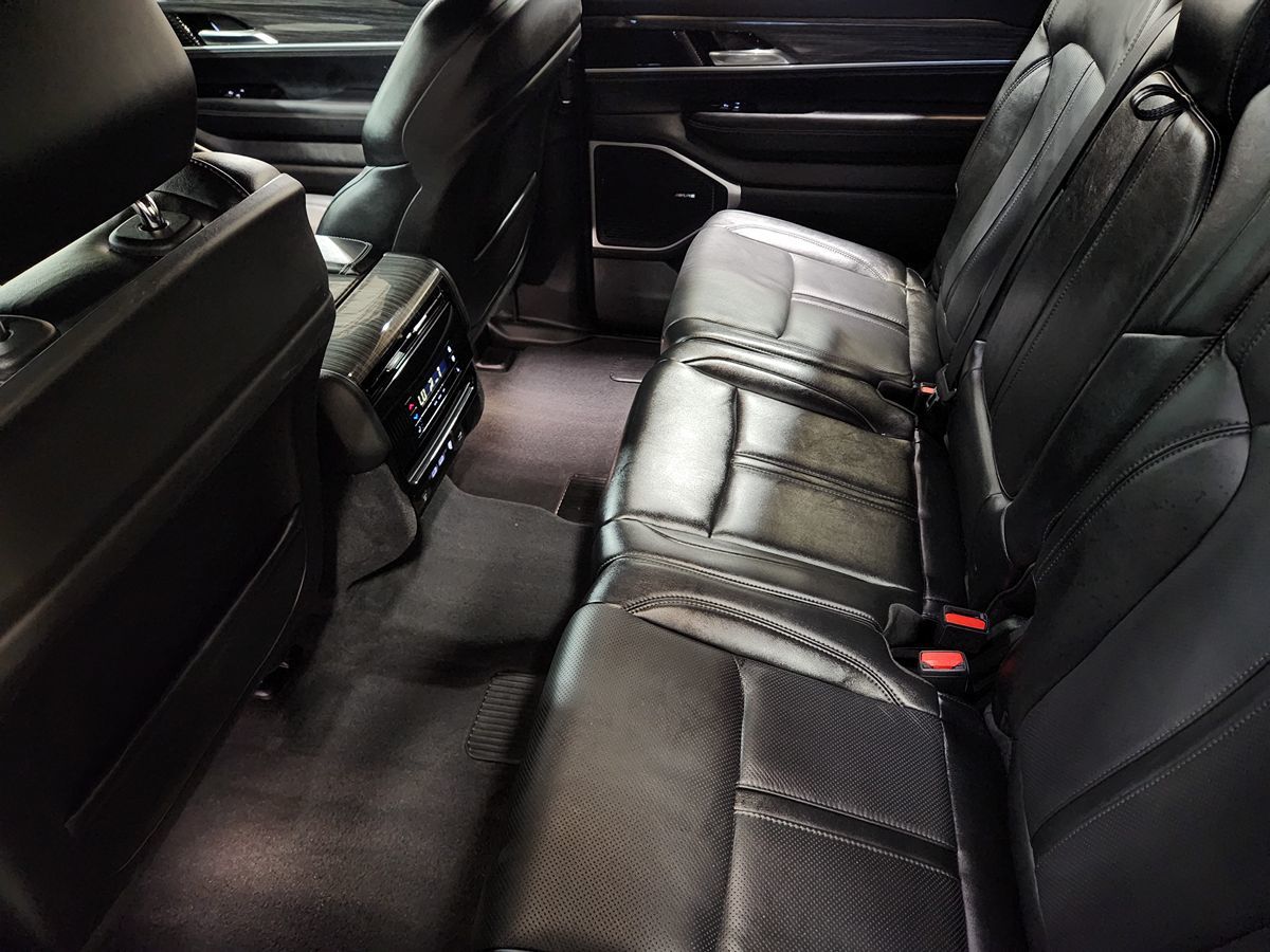 2022 Jeep Wagoneer Series III photo 39