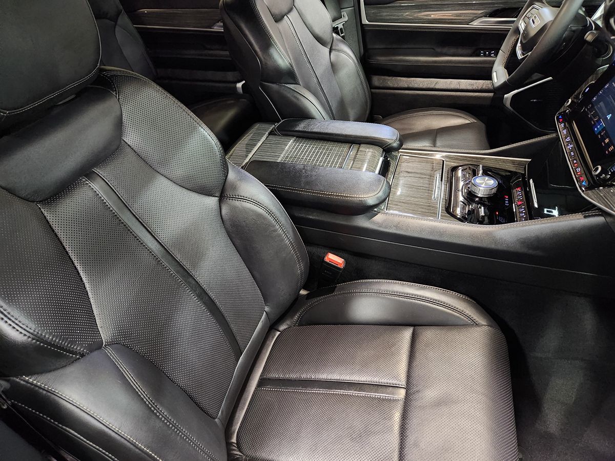 2022 Jeep Wagoneer Series III photo 24