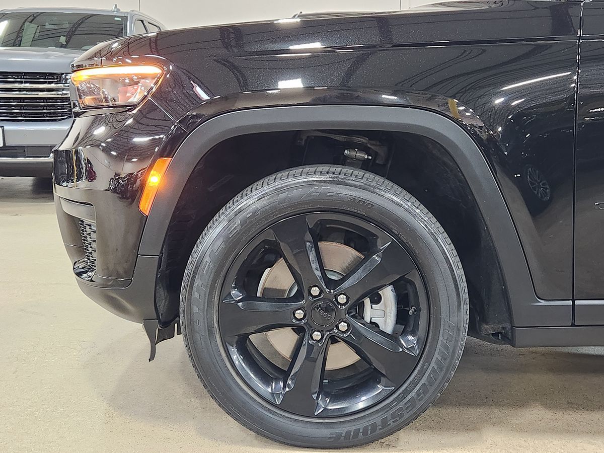 2021 Jeep Grand Cherokee Altitude photo 2