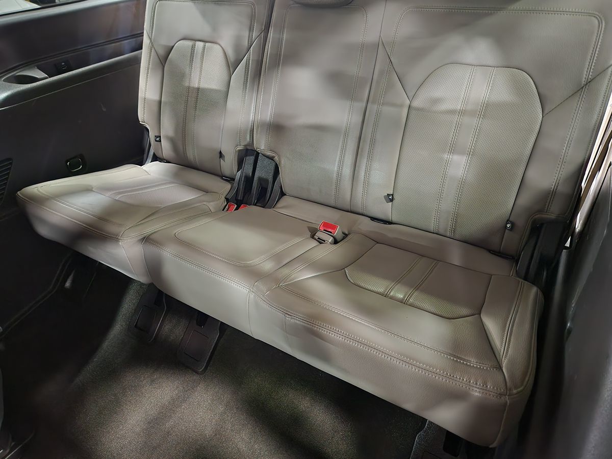 2020 Ford Expedition Limited photo 40