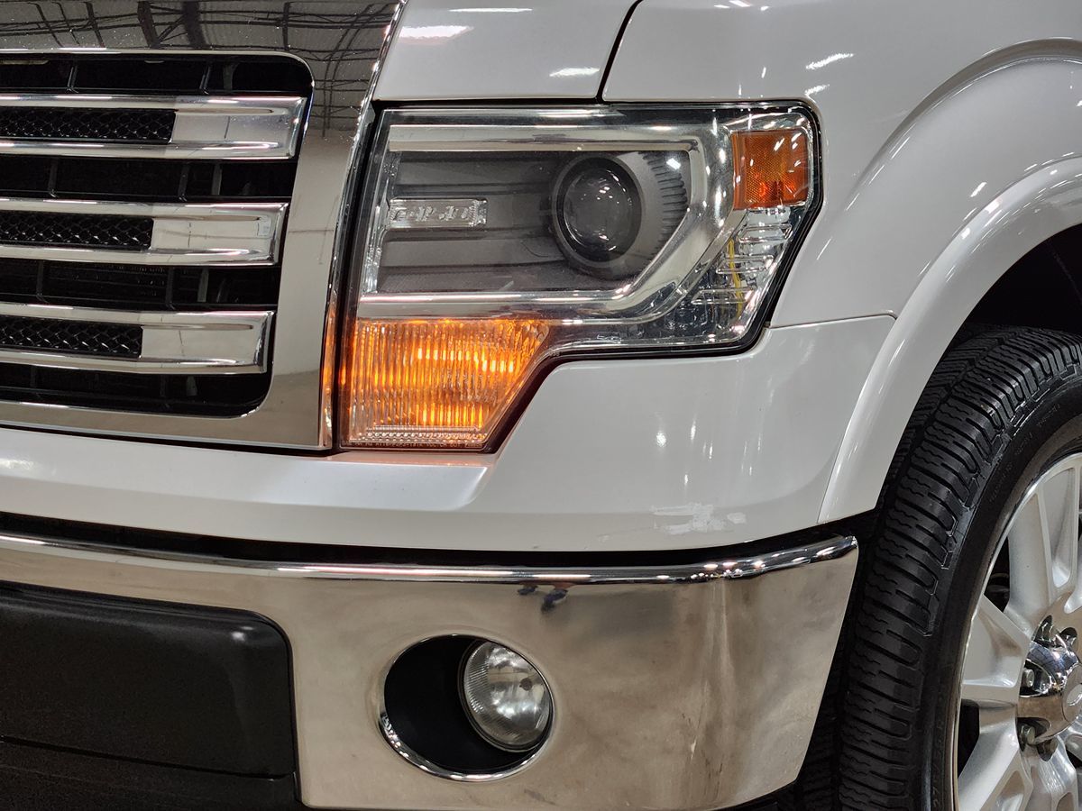 2013 Ford F-150 Lariat photo 12