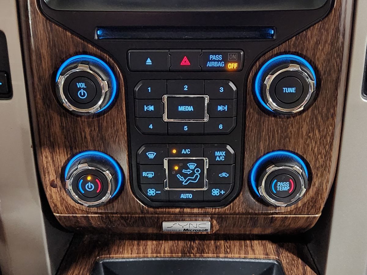 2013 Ford F-150 Lariat photo 28